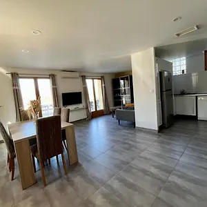  Hébergement de vacances Maison Spacieuse Avec Grand Jardin Et Parking à 20min De Lyon France